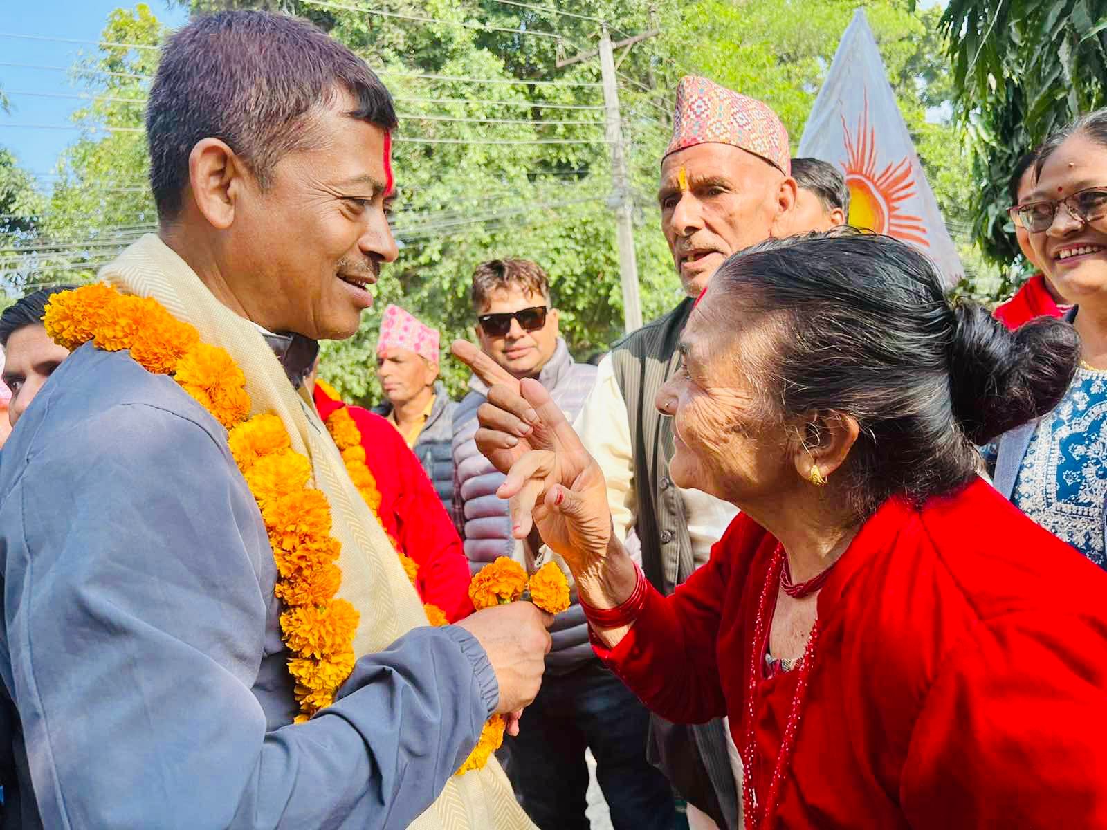 This image has an empty alt attribute; its file name is a.jpg